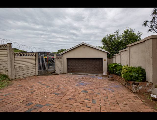 3 BEDROOM HOUSE FOR SALE IN BLUFF